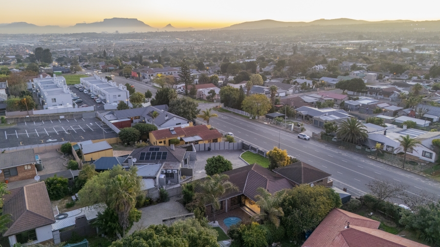5 Bedroom Property for Sale in Protea Heights Western Cape